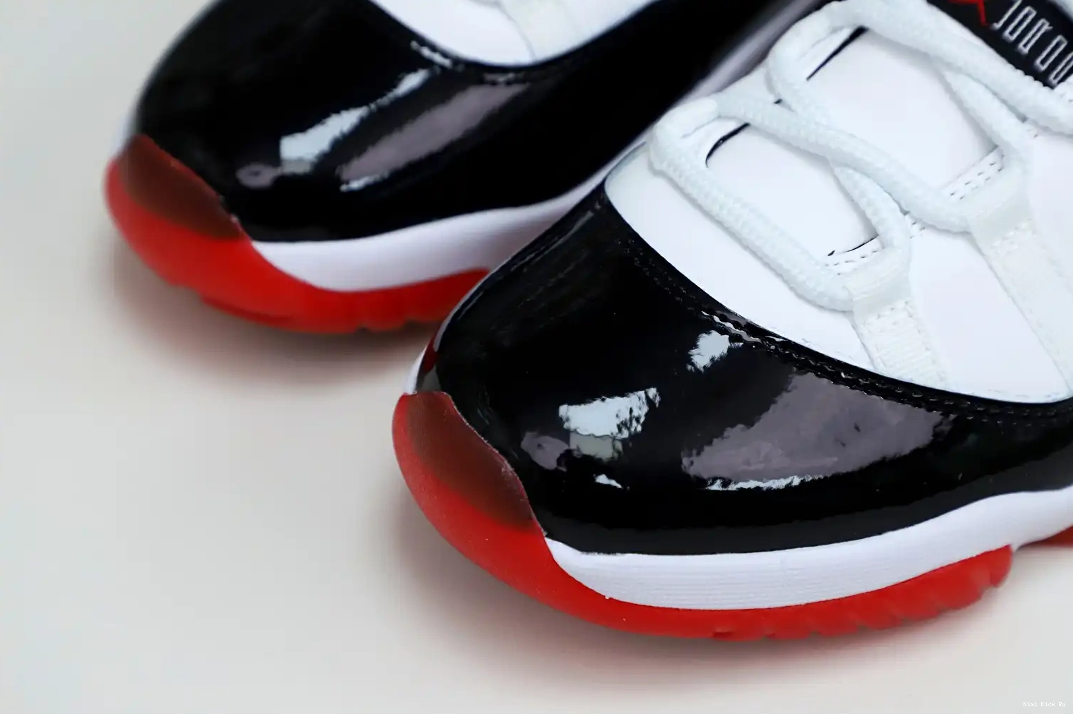 LOW Kimikick WHITE AIR JORDAN BRED 11 0419